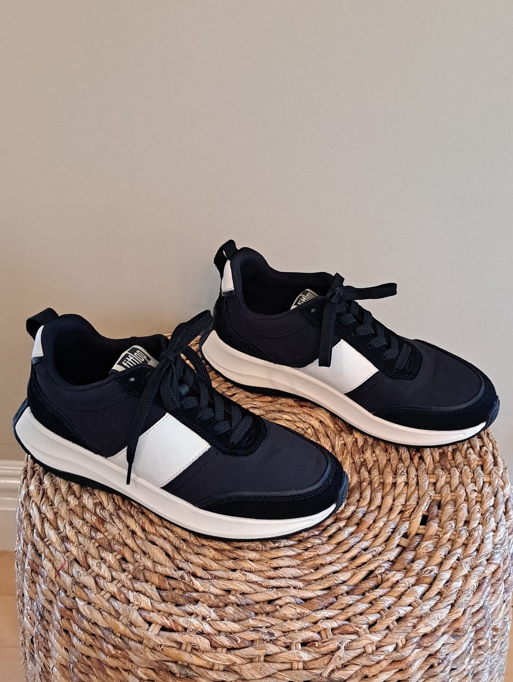 Fitflop Womens F-Flow Flatform Black/White Athleisure/Fashion Sneakers 7.5/38.5
